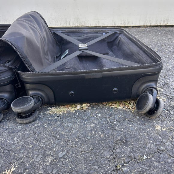 Calpak Hue Carry-on Luggage - Picture 8 of 10